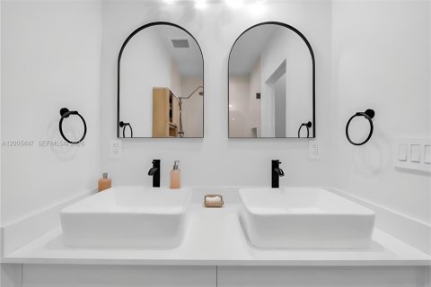 Villa ou maison à louer à Miami Shores, Floride: 4 chambres, 196.77 m2 № 2069620 - photo 9