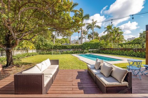 Villa ou maison à louer à Miami Shores, Floride: 4 chambres, 196.77 m2 № 2069620 - photo 2