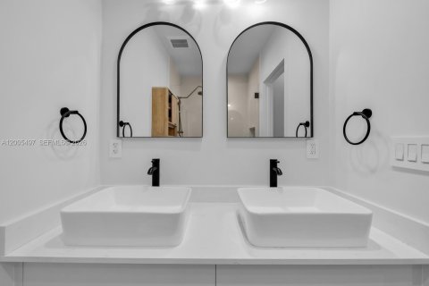 Villa ou maison à louer à Miami Shores, Floride: 4 chambres, 196.77 m2 № 2069620 - photo 22