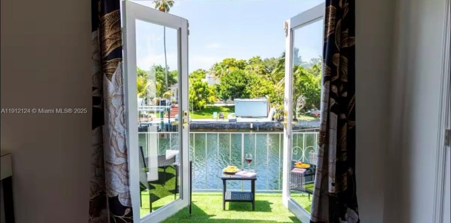 Touwnhouse à North Miami, Floride 2 chambres, 134.15 m2 № 2019264