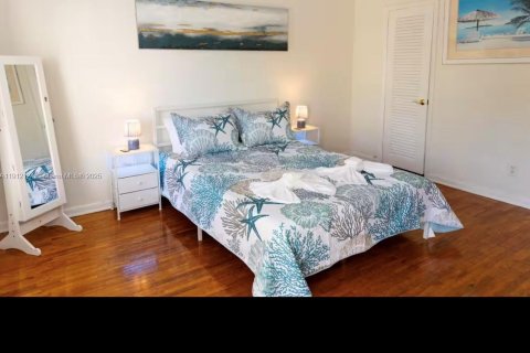 Touwnhouse à louer à North Miami, Floride: 2 chambres, 134.15 m2 № 2019264 - photo 11