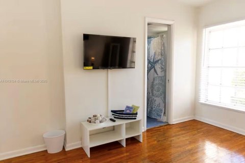 Touwnhouse à louer à North Miami, Floride: 2 chambres, 134.15 m2 № 2019264 - photo 12