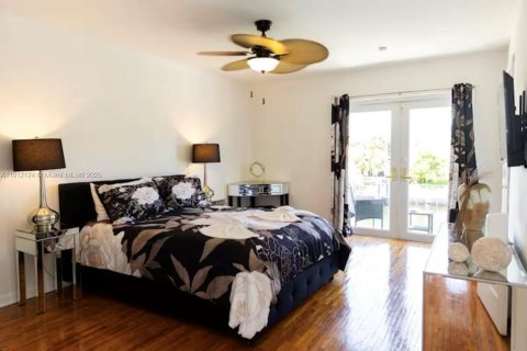 Touwnhouse à louer à North Miami, Floride: 2 chambres, 134.15 m2 № 2019264 - photo 15