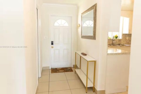 Touwnhouse à louer à North Miami, Floride: 2 chambres, 134.15 m2 № 2019264 - photo 4