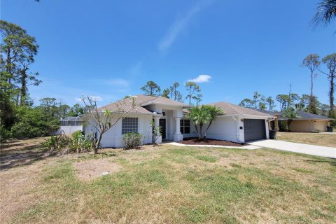 House in North Port, Florida 3 bedrooms, 183.11 sq.m. № 1717561 - photo 3