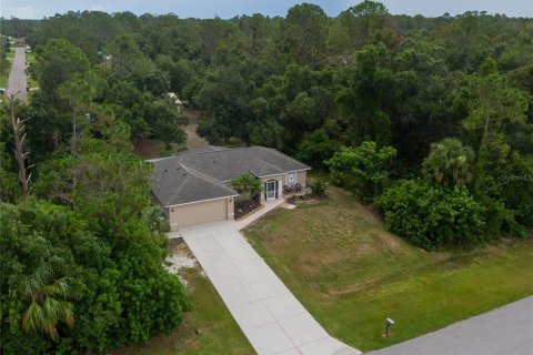 House in North Port, Florida 3 bedrooms, 124.3 sq.m. № 2151613 - photo 2