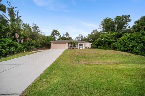 House in North Port, Florida 3 bedrooms, 124.3 sq.m. № 2151613 - photo 3