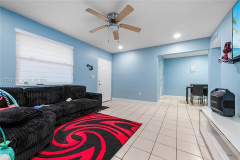 Condo in Hialeah, Florida, 2 bedrooms № 2154660 - photo 8