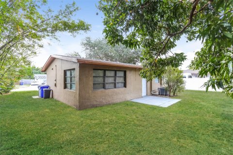 Снять в аренду виллу или дом в Помпано-Бич, Флорида 3 спальни, 103.77м2, № 1992706 - фото 15