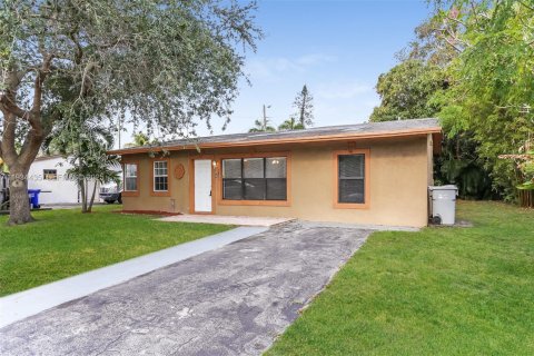 Снять в аренду виллу или дом в Помпано-Бич, Флорида 3 спальни, 103.77м2, № 1992706 - фото 1