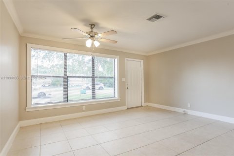 Снять в аренду виллу или дом в Помпано-Бич, Флорида 3 спальни, 103.77м2, № 1992706 - фото 3