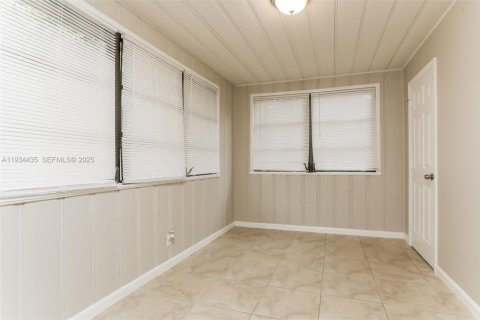 Снять в аренду виллу или дом в Помпано-Бич, Флорида 3 спальни, 103.77м2, № 1992706 - фото 7