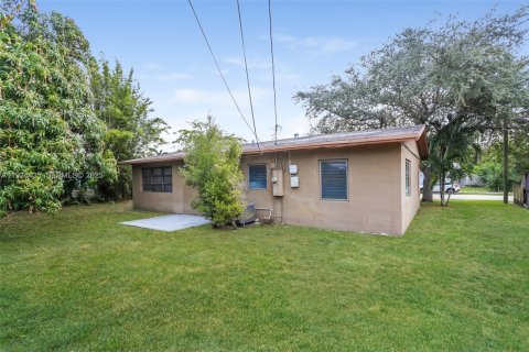 Снять в аренду виллу или дом в Помпано-Бич, Флорида 3 спальни, 103.77м2, № 1992706 - фото 14