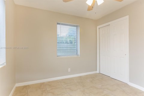 Снять в аренду виллу или дом в Помпано-Бич, Флорида 3 спальни, 103.77м2, № 1992706 - фото 9