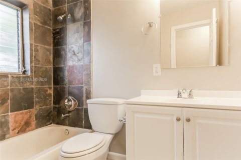 Снять в аренду виллу или дом в Помпано-Бич, Флорида 3 спальни, 103.77м2, № 1992706 - фото 12