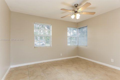 Снять в аренду виллу или дом в Помпано-Бич, Флорида 3 спальни, 103.77м2, № 1992706 - фото 8