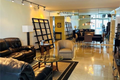Condo in Miami Beach, Florida, 2 bedrooms  № 1854763 - photo 17