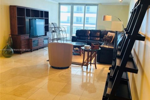 Condo in Miami Beach, Florida, 2 bedrooms  № 1854763 - photo 18