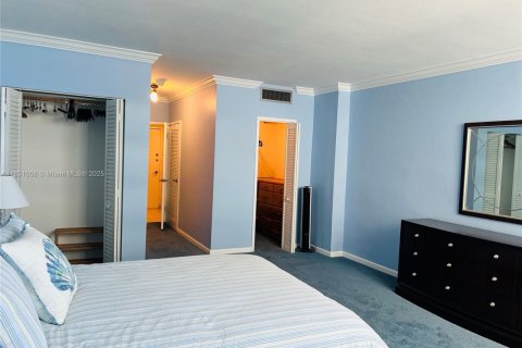 Condo in Miami Beach, Florida, 2 bedrooms  № 1854763 - photo 9