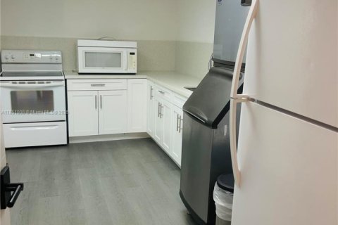 Condo in Miami Beach, Florida, 2 bedrooms  № 1854763 - photo 29