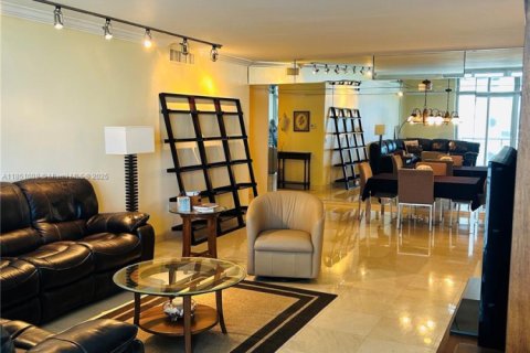 Condo in Miami Beach, Florida, 2 bedrooms  № 1854763 - photo 16