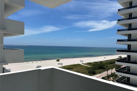 Condo in Miami Beach, Florida, 2 bedrooms  № 1854763 - photo 23