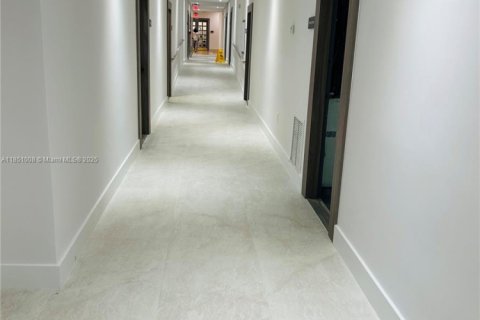 Condo in Miami Beach, Florida, 2 bedrooms  № 1854763 - photo 27