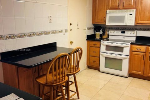 Condo in Miami Beach, Florida, 2 bedrooms  № 1854763 - photo 3