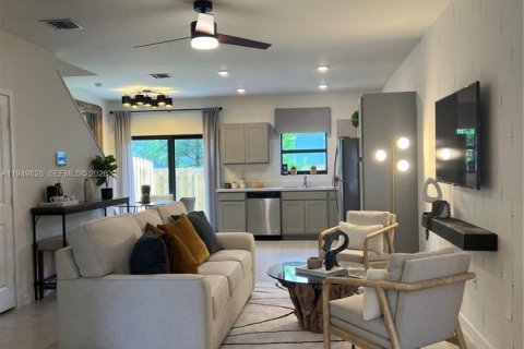 House in Florida City, Florida 3 bedrooms, 127.83 sq.m. № 2089343