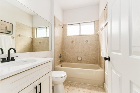 House in Lakeland, Florida 3 bedrooms, 193.42 sq.m. № 2303020 - photo 26