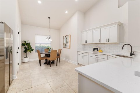 House in Lakeland, Florida 3 bedrooms, 193.42 sq.m. № 2303020 - photo 3