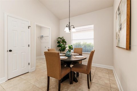 House in Lakeland, Florida 3 bedrooms, 193.42 sq.m. № 2303020 - photo 18