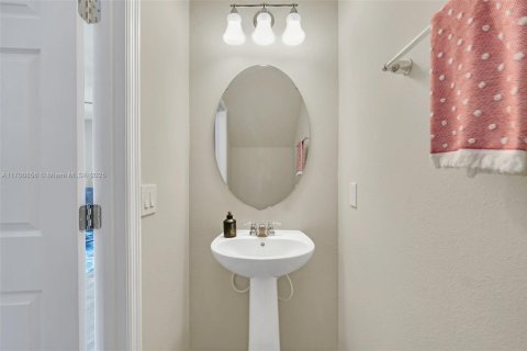 Townhouse in Orlando, Florida 3 bedrooms № 2034655 - photo 14