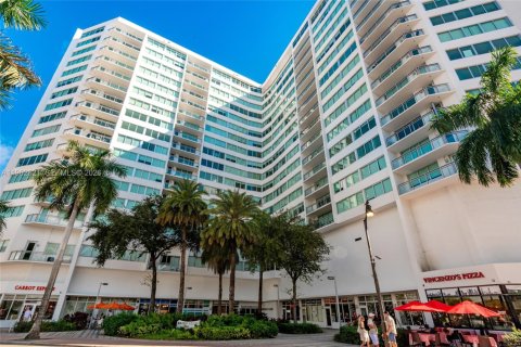 Кондоминиум с 1 спальней в Майами-Бич, Флорида № 2027807