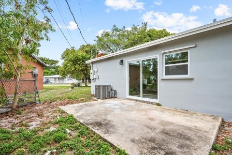 Casa en alquiler en Fort Lauderdale, Florida, 3 dormitorios, 104.05 m2 № 1097919 - foto 1
