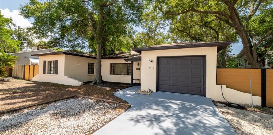 Villa ou maison à Saint Petersburg, Floride 3 chambres, 158.77 m2 № 2319214