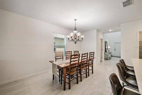 House in Plant City, Florida 5 bedrooms, 224.36 sq.m. № 2123205 - photo 12