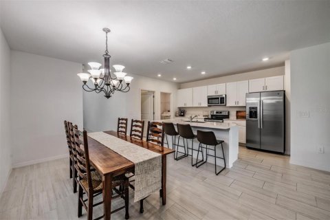 House in Plant City, Florida 5 bedrooms, 224.36 sq.m. № 2123205 - photo 14