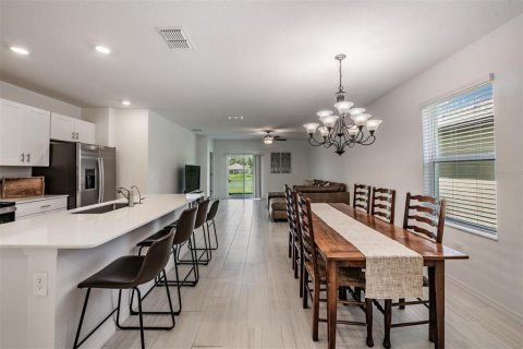 House in Plant City, Florida 5 bedrooms, 224.36 sq.m. № 2123205 - photo 16