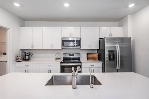 House in Plant City, Florida 5 bedrooms, 224.36 sq.m. № 2123205 - photo 7