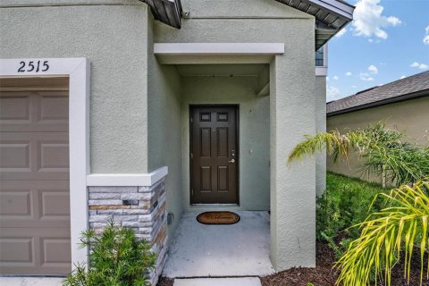 House in Plant City, Florida 5 bedrooms, 224.36 sq.m. № 2123205 - photo 3
