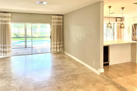 House in Plantation, Florida 4 bedrooms, 162.21 sq.m. № 2003126 - photo 5