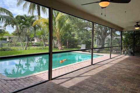 House in Plantation, Florida 4 bedrooms, 162.21 sq.m. № 2003126 - photo 3