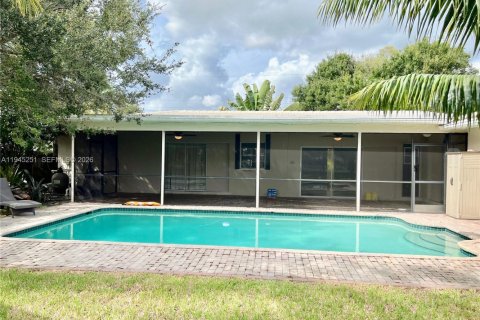 House in Plantation, Florida 4 bedrooms, 162.21 sq.m. № 2003126 - photo 4