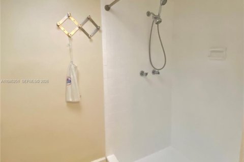 House in Plantation, Florida 4 bedrooms, 162.21 sq.m. № 2003126 - photo 15