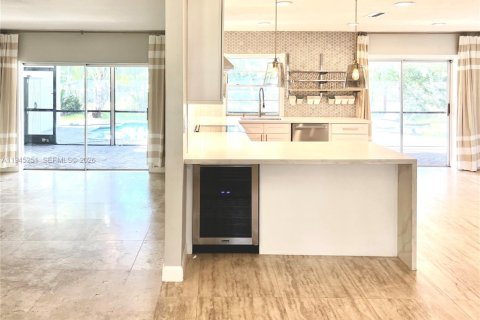 House in Plantation, Florida 4 bedrooms, 162.21 sq.m. № 2003126 - photo 6