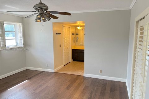 House in Plantation, Florida 4 bedrooms, 162.21 sq.m. № 2003126 - photo 12