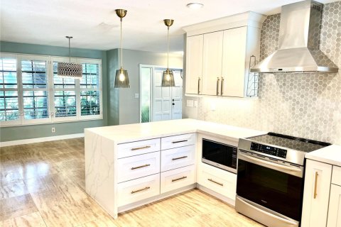 House in Plantation, Florida 4 bedrooms, 162.21 sq.m. № 2003126 - photo 9