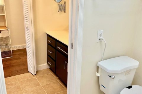 House in Plantation, Florida 4 bedrooms, 162.21 sq.m. № 2003126 - photo 14