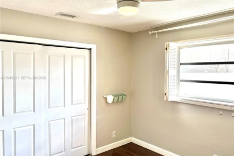 House in Plantation, Florida 4 bedrooms, 162.21 sq.m. № 2003126 - photo 19